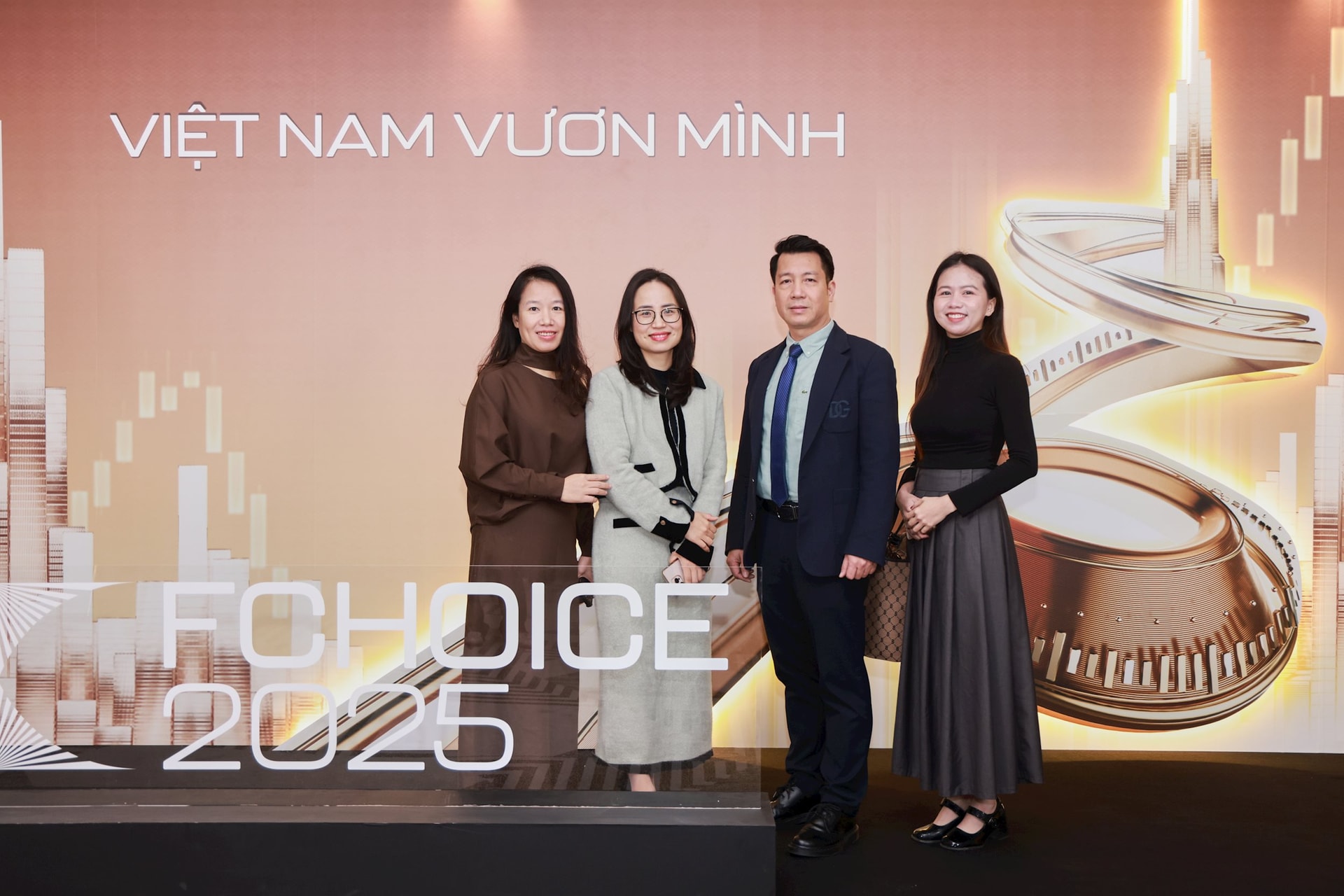 Dàn "khách VIP" tham dự Lễ vinh danh FChoice 2025 và "hiến kế" nắm bắt cơ hội đầu tư trong năm 2026 - Ảnh 14