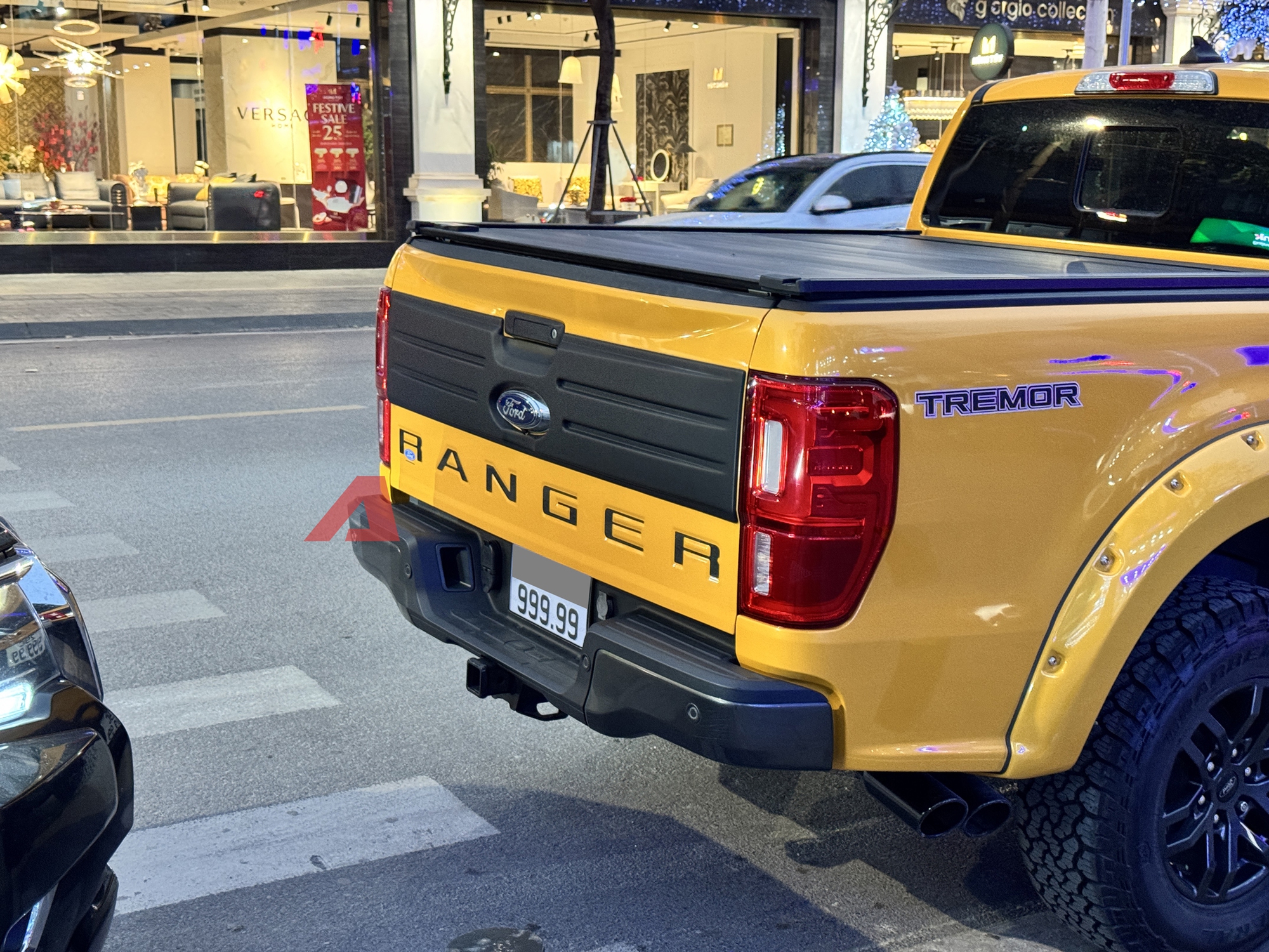 Bắt gặp Ford Ranger nhập Mỹ lăn bánh ở Hà Nội: Đeo biển số ngũ 9, máy xăng 270 mã lực, từng được rao bán gần 3,1 tỷ - Ảnh 4