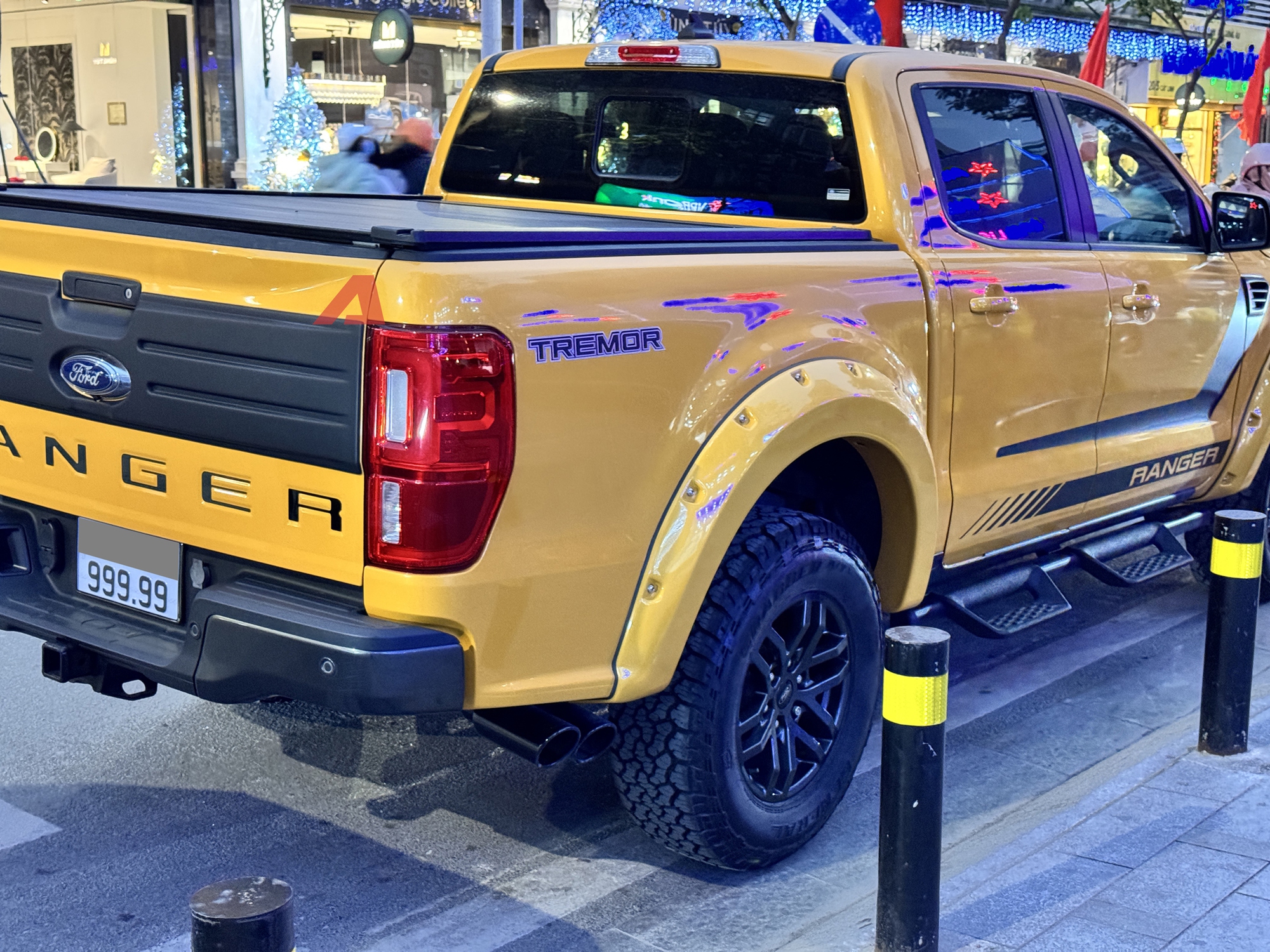 Bắt gặp Ford Ranger nhập Mỹ lăn bánh ở Hà Nội: Đeo biển số ngũ 9, máy xăng 270 mã lực, từng được rao bán gần 3,1 tỷ - Ảnh 5