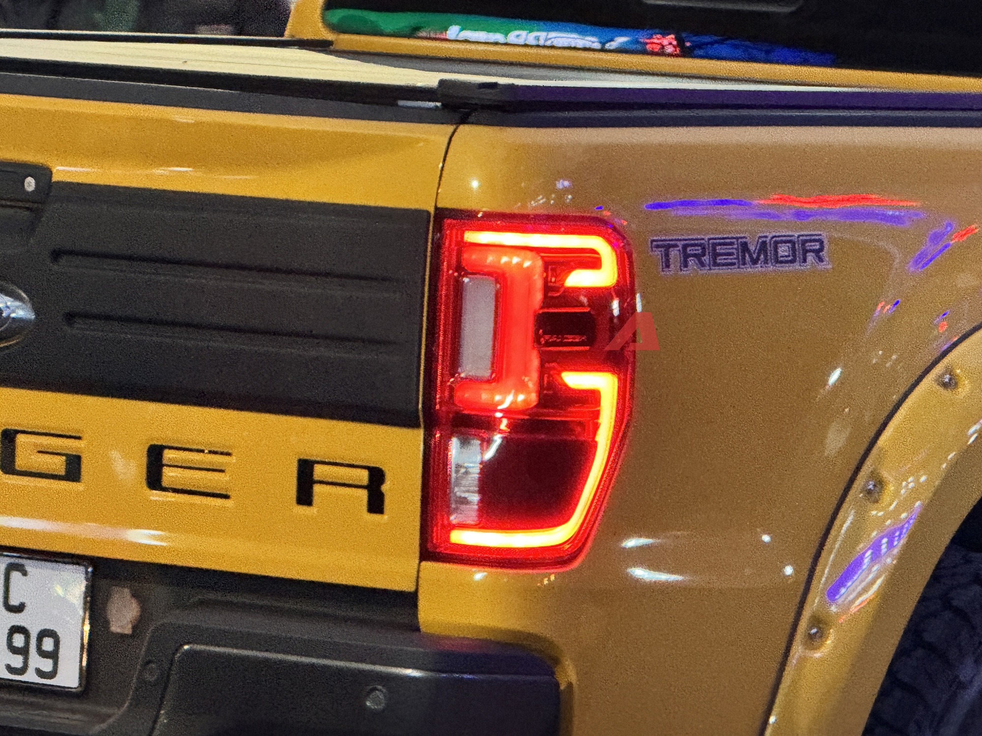 Bắt gặp Ford Ranger nhập Mỹ lăn bánh ở Hà Nội: Đeo biển số ngũ 9, máy xăng 270 mã lực, từng được rao bán gần 3,1 tỷ - Ảnh 7