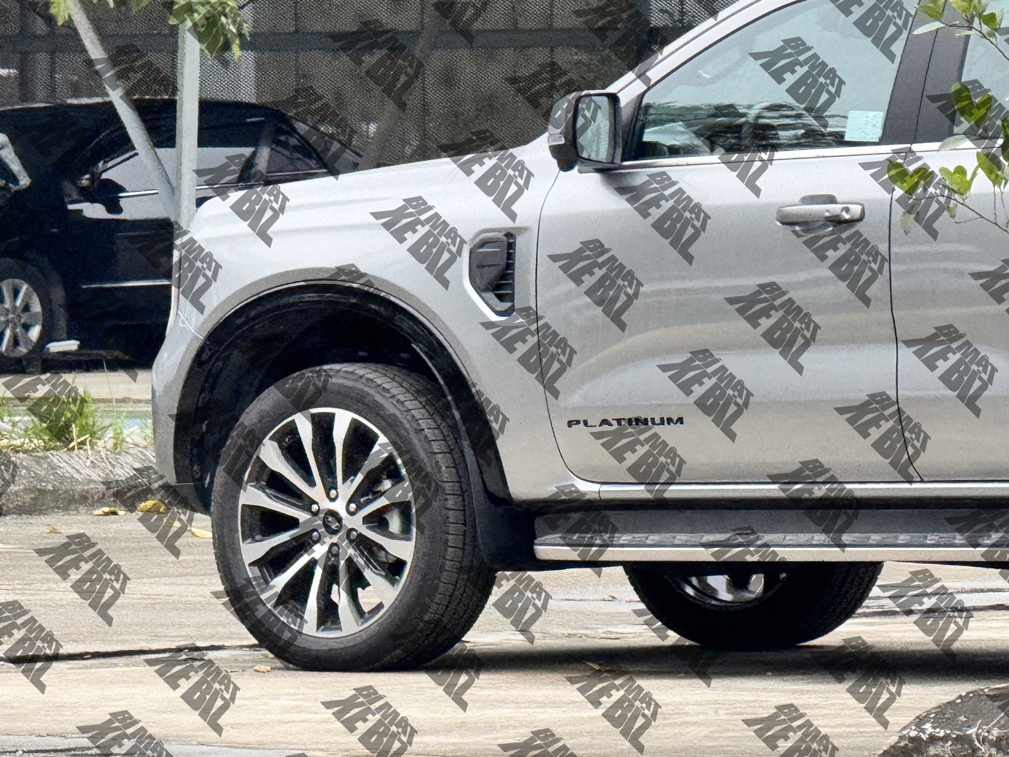 Lộ ảnh Ford Everest 'lạ' tại Việt Nam: Dễ dùng máy xăng khác hoàn toàn xe trên thị trường, bản Platinum nhưng nhiều trang bị chưa từng có - Ảnh 6