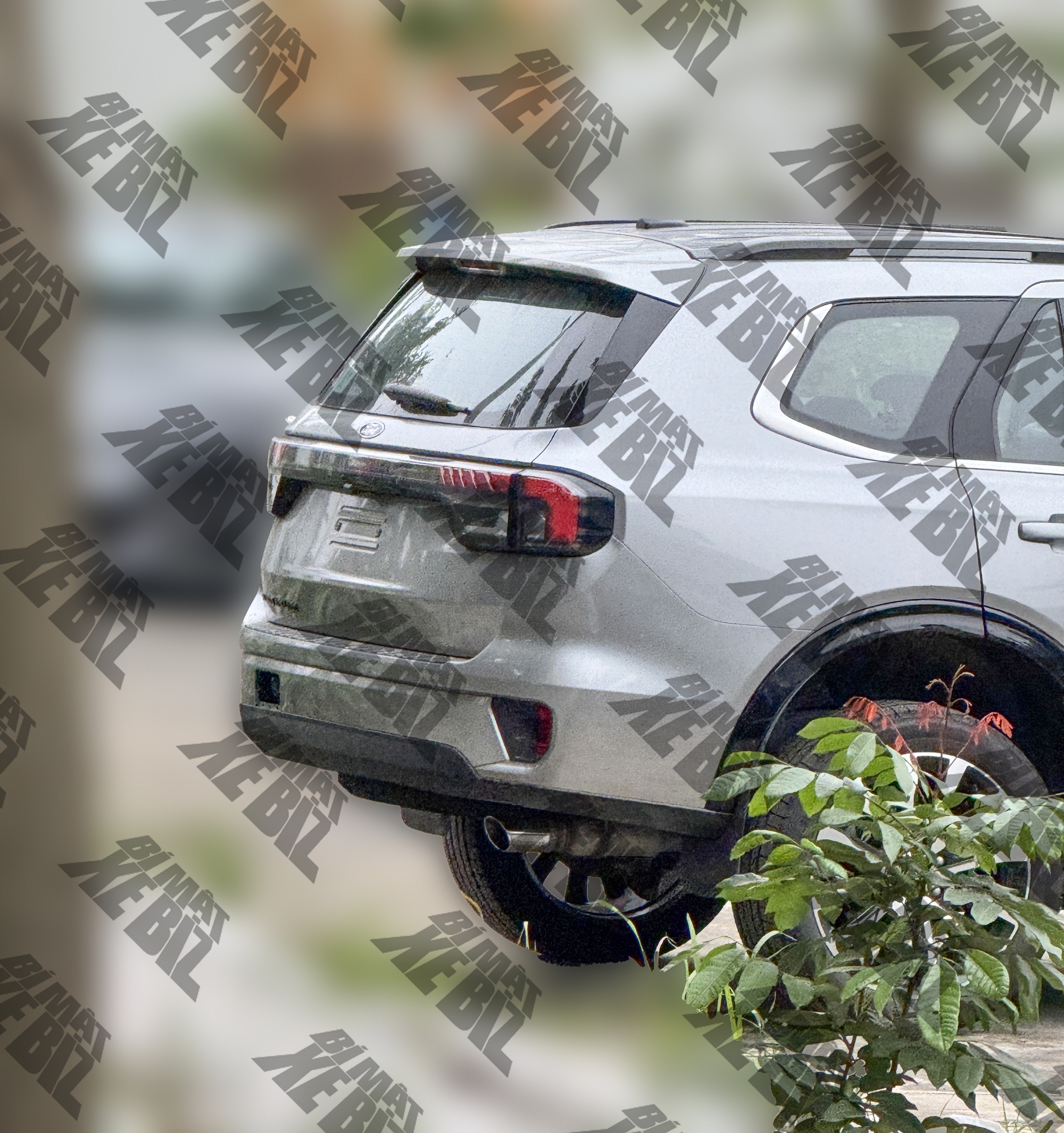 Lộ ảnh Ford Everest 'lạ' tại Việt Nam: Dễ dùng máy xăng khác hoàn toàn xe trên thị trường, bản Platinum nhưng nhiều trang bị chưa từng có - Ảnh 2