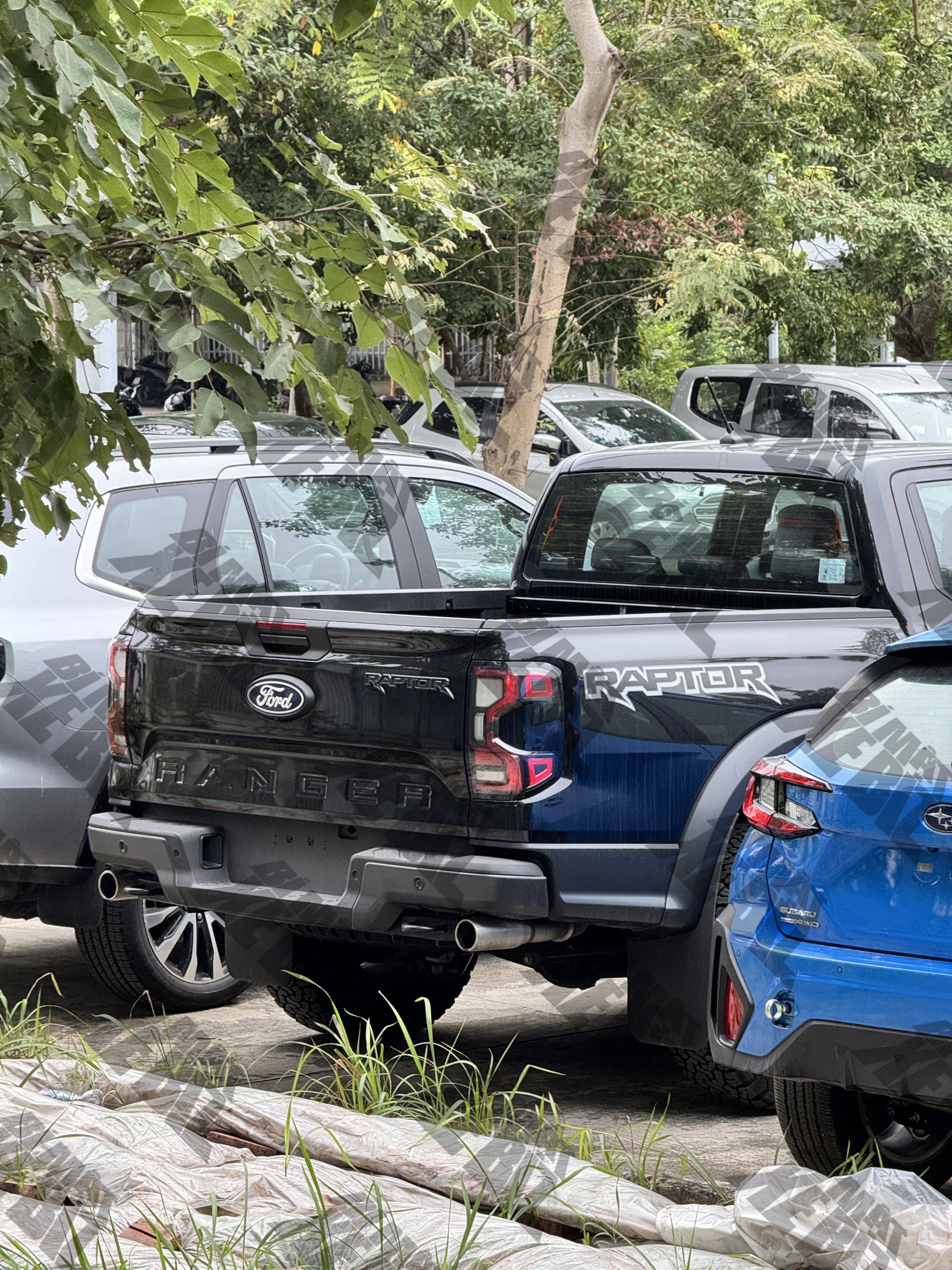 Ford Ranger Raptor máy xăng V6 về Việt Nam: Giá đồn đoán khoảng 2 tỷ đồng, nhiều trang bị hơn hẳn, dễ trở thành 'bán tải chơi' - Ảnh 2