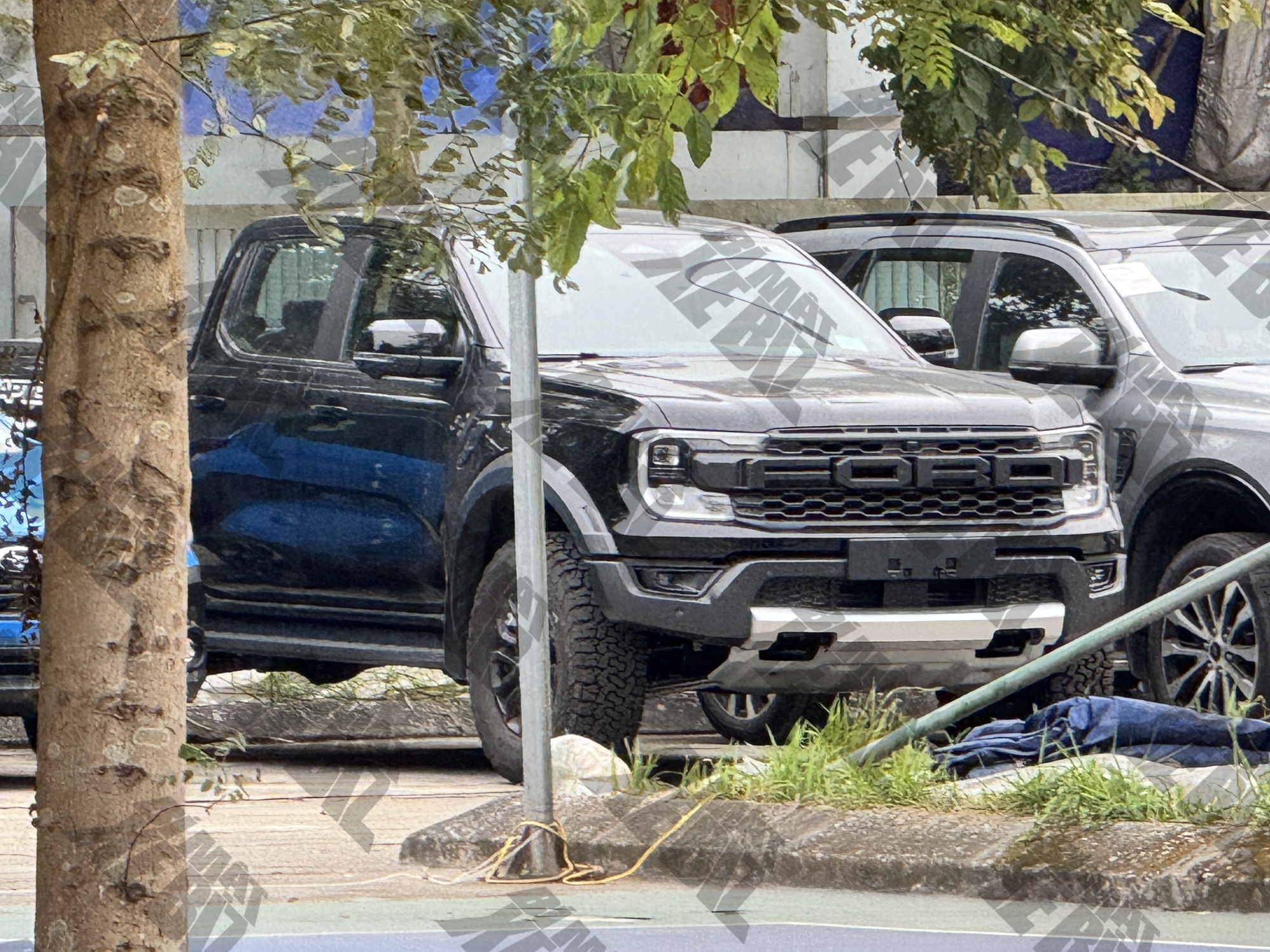 Ford Ranger Raptor máy xăng V6 về Việt Nam: Giá đồn đoán khoảng 2 tỷ đồng, nhiều trang bị hơn hẳn, dễ trở thành 'bán tải chơi' - Ảnh 1