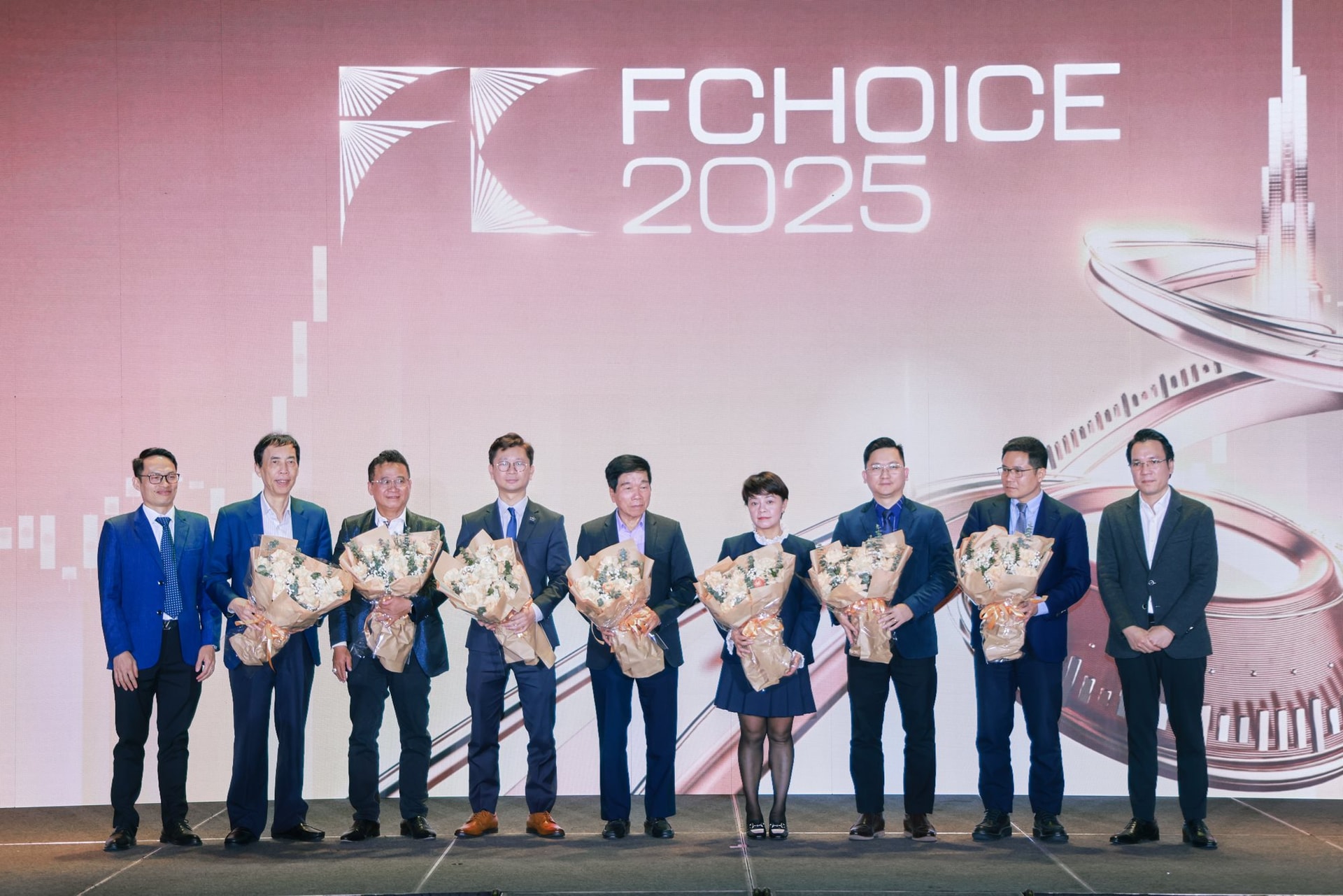 Vì sao Nhật Bản, Hàn Quốc đang gặp nhiều khó khăn nhưng Việt nam lại phừng phừng khí thế? - Ảnh 13