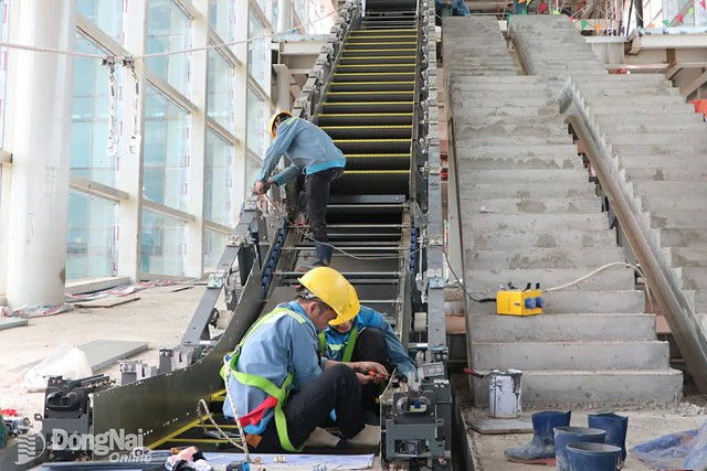 Siêu dự án 16 tỷ USD lớn nhất Việt Nam: 15.000 người "phủ kín" đại công trường ngày nghỉ lễ - Ảnh 2