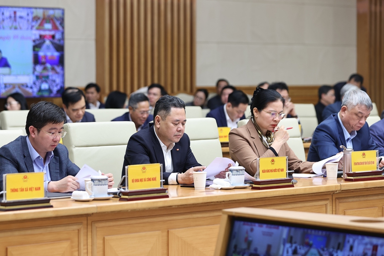 Thủ tướng: Đẩy mạnh giải ngân gần 1 triệu tỷ đồng vốn đầu tư công ngay từ đầu năm 2026 - Ảnh 3