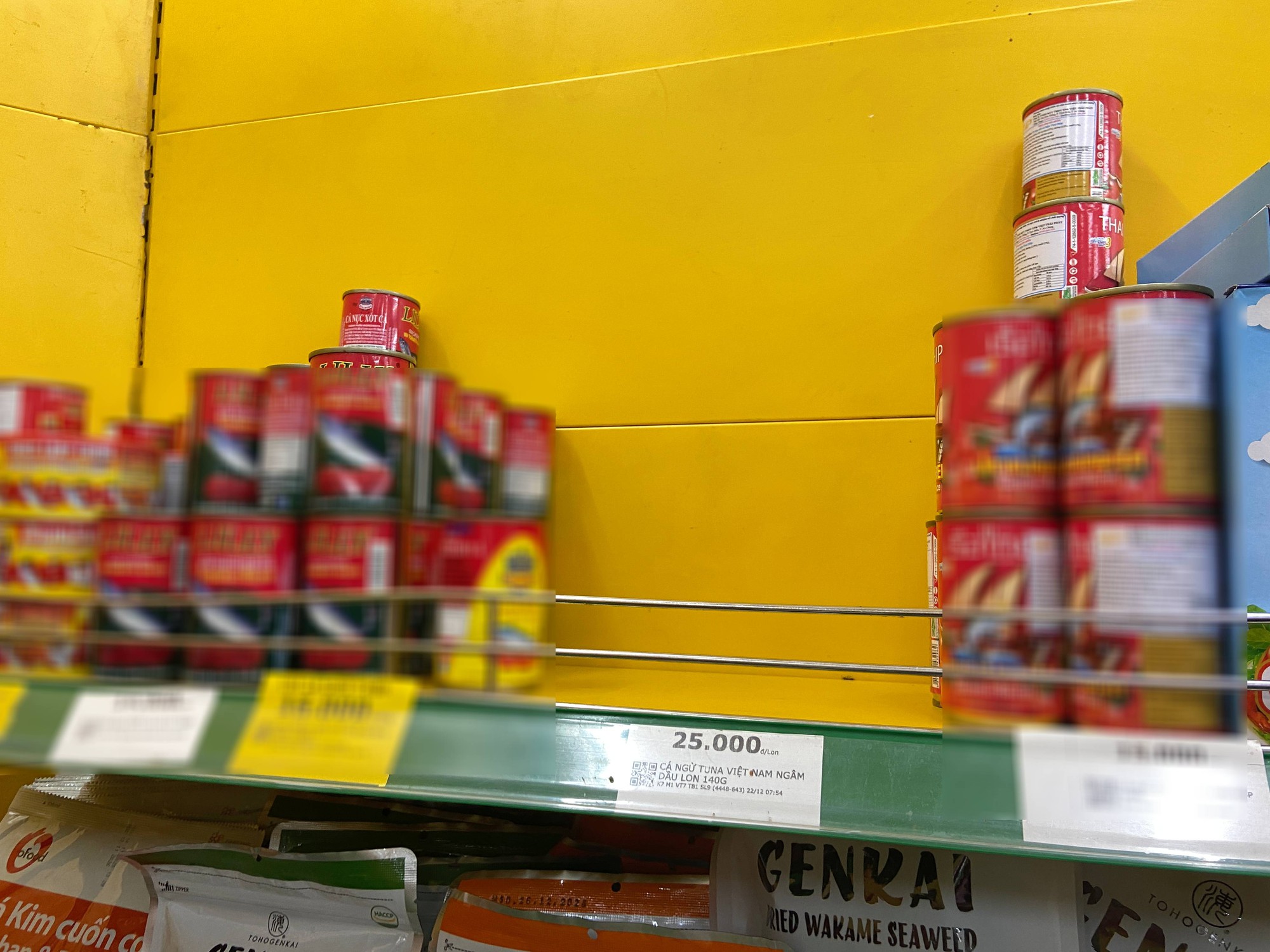 Ghi nhận tình hình thu hồi đồ hộp Hạ Long: Nhiều cửa hàng Bách Hóa Xanh và WinMart+ sẵn sàng hoàn tiền cho khách dù không còn hóa đơn - Ảnh 2