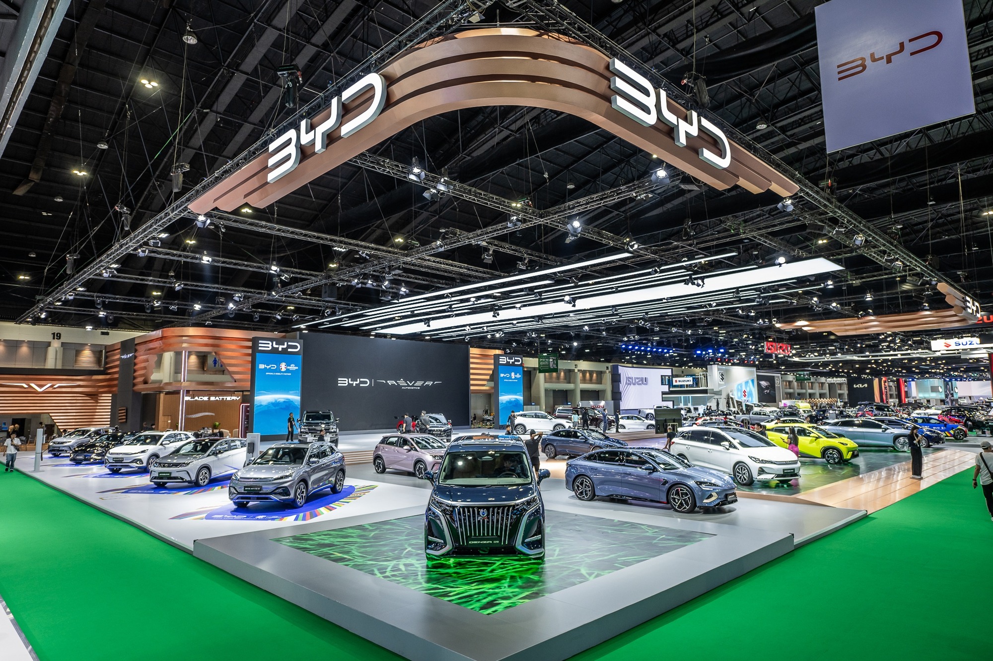 Ô tô Trung Quốc sau 1 năm 'đổ bộ' tổng lực vào Việt Nam: Hãng nào bán chạy nhất - hãng nào phải 'khăn gói' rời thị trường? - Ảnh 2