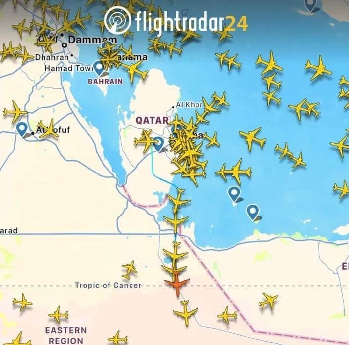 Dấu hiệu nóng: Hàng loạt máy bay tiếp liệu của Mỹ nối nhau rời căn cứ ở Qatar - Ảnh 1