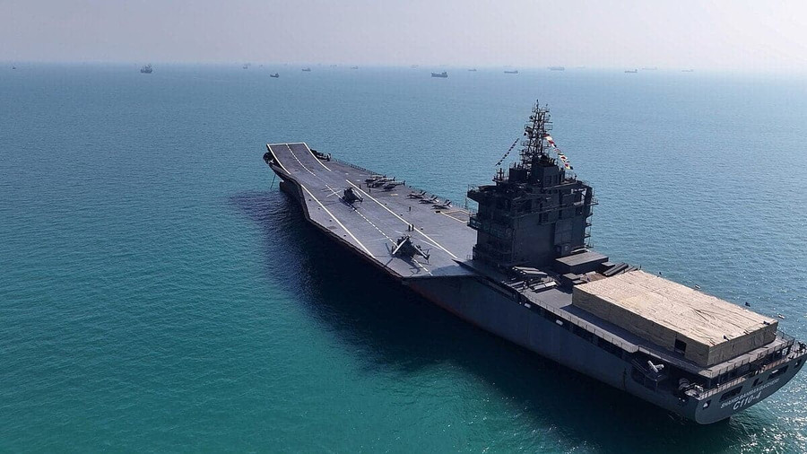 Iran điều tàu sân bay Shahid Bagheri ra biển sẵn sàng đánh chặn hạm đội Mỹ? - Ảnh 1