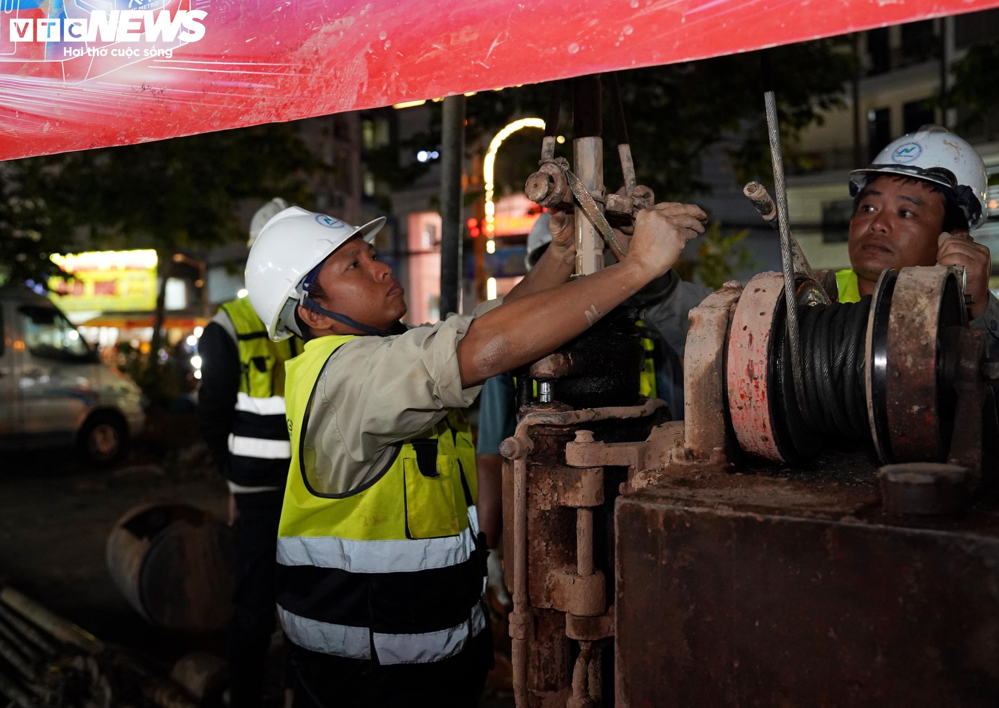 Xuyên đêm khoan địa chất tuyến Metro số 2 ở TP.HCM, hướng đến mốc vận hành 2030 - Ảnh 3