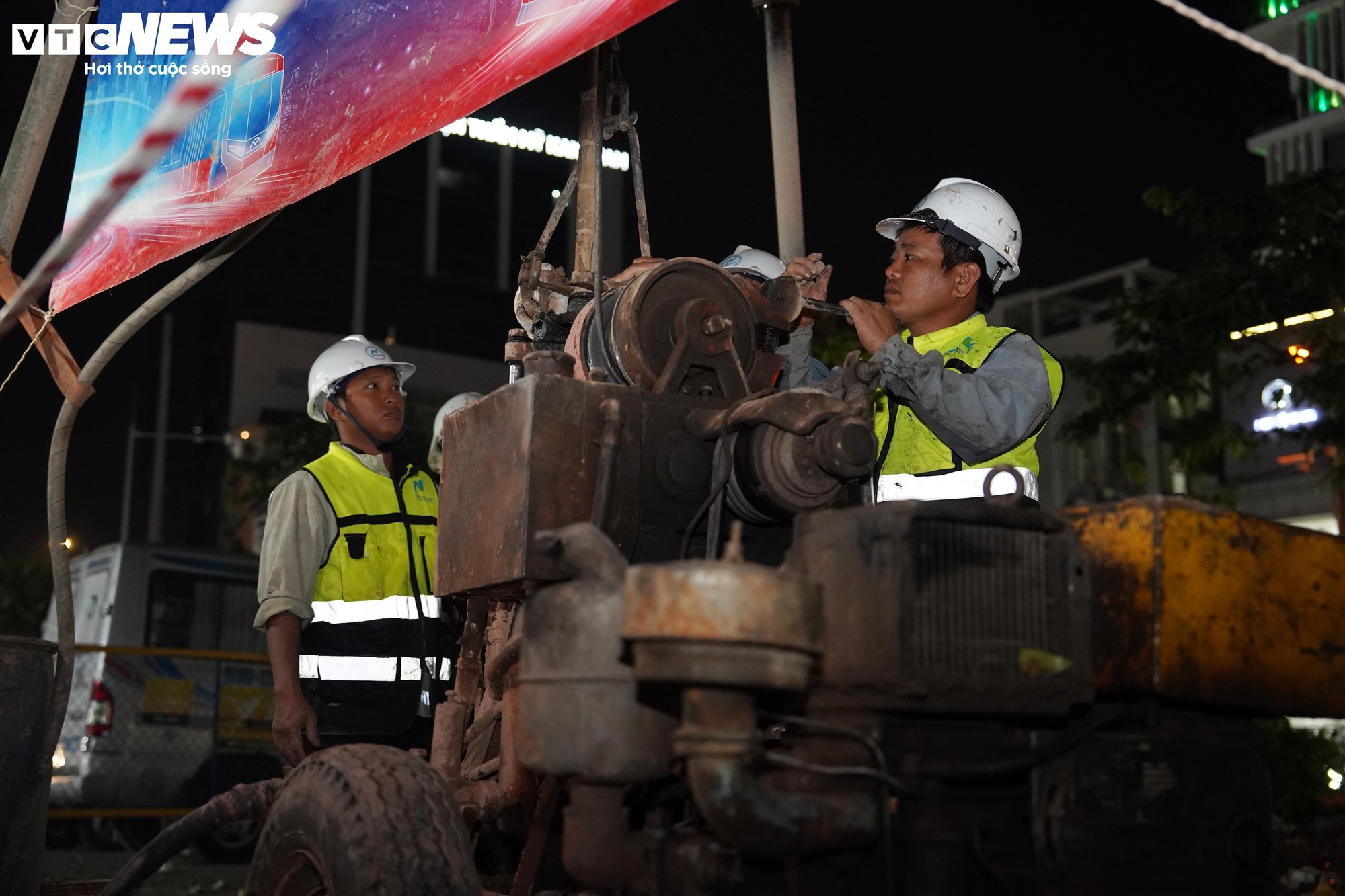 Xuyên đêm khoan địa chất tuyến Metro số 2 ở TP.HCM, hướng đến mốc vận hành 2030 - Ảnh 4