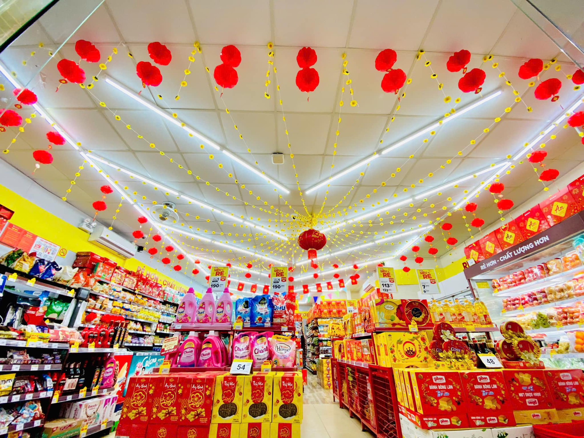 Còn hơn 1 tháng mới đến Tết Bính Ngọ 2026, các siêu thị đã 'tổng lực' kích cầu, có nơi giảm mạnh 50% - giá trị hàng hóa tích trữ lên đến 26.000 tỷ đồng - Ảnh 2