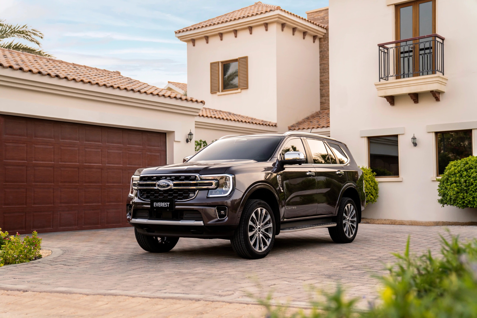 Lộ ảnh Ford Everest 'lạ' tại Việt Nam: Dễ dùng máy xăng khác hoàn toàn xe trên thị trường, bản Platinum nhưng nhiều trang bị chưa từng có - Ảnh 5