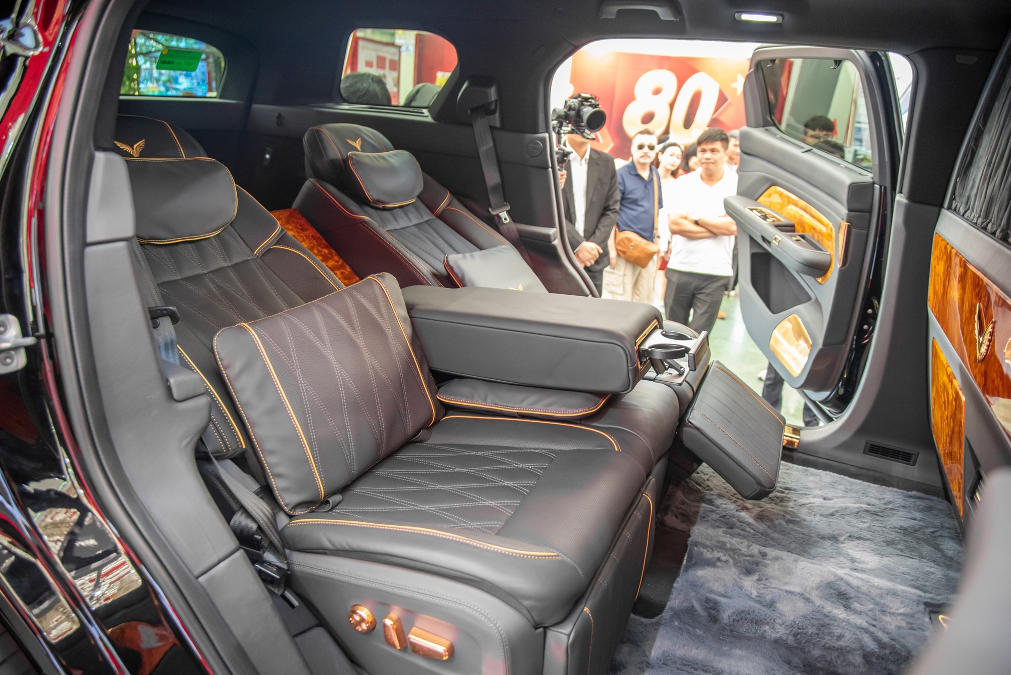 Lạc Hồng 900 LX nhận cọc tại đại lý: Bản tiêu chuẩn giá dự kiến 5 tỷ đồng, bản chống đạn giá có thể ngang Rolls-Royce Ghost - Ảnh 5