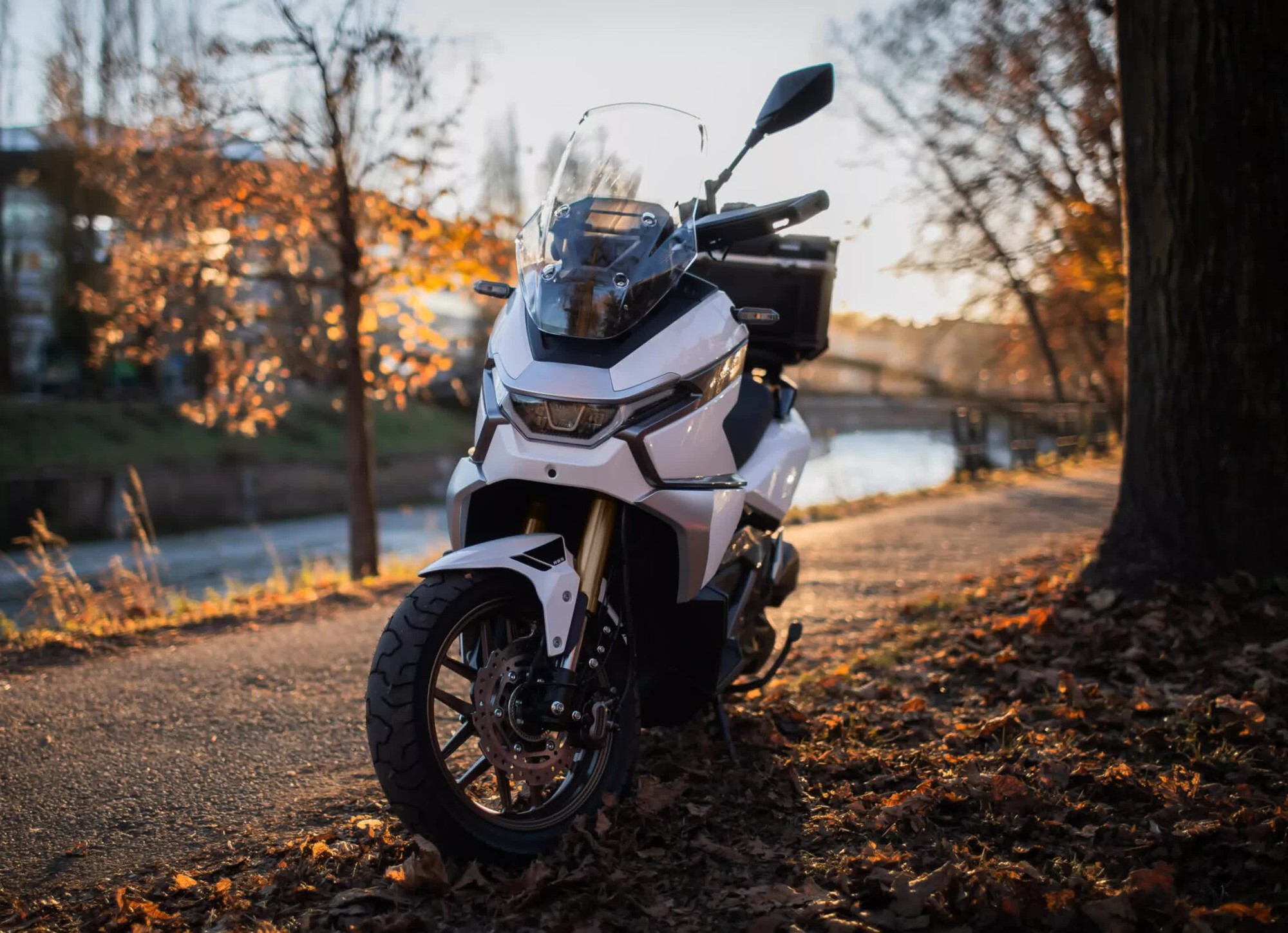 Nhẹ hơn đối thủ gần 40kg, mẫu xe tay ga 'độc lạ' này liệu có làm nên chuyện trước Honda và Yamaha? - Ảnh 5