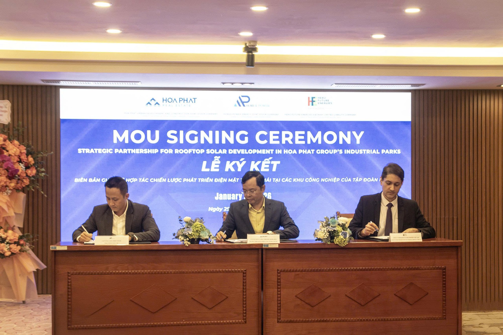 Tỷ phú Trần Đình Long tiếp tục làm điện mặt trời áp mái: Bắt tay cùng "ông lớn" Ấn Độ có 7,5 GW năng lượng tái tạo trên toàn cầu - Ảnh 2