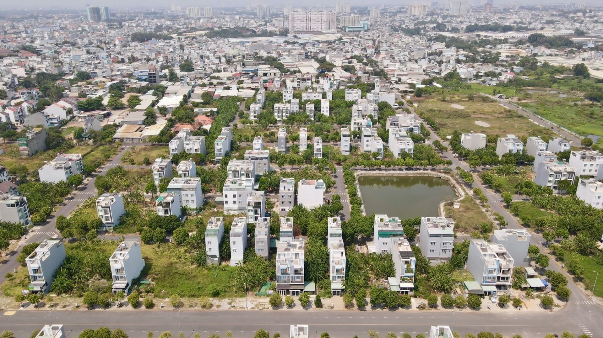 Động lực thể chế thúc đẩy, ổn định thị trường bất động sản - Ảnh 1