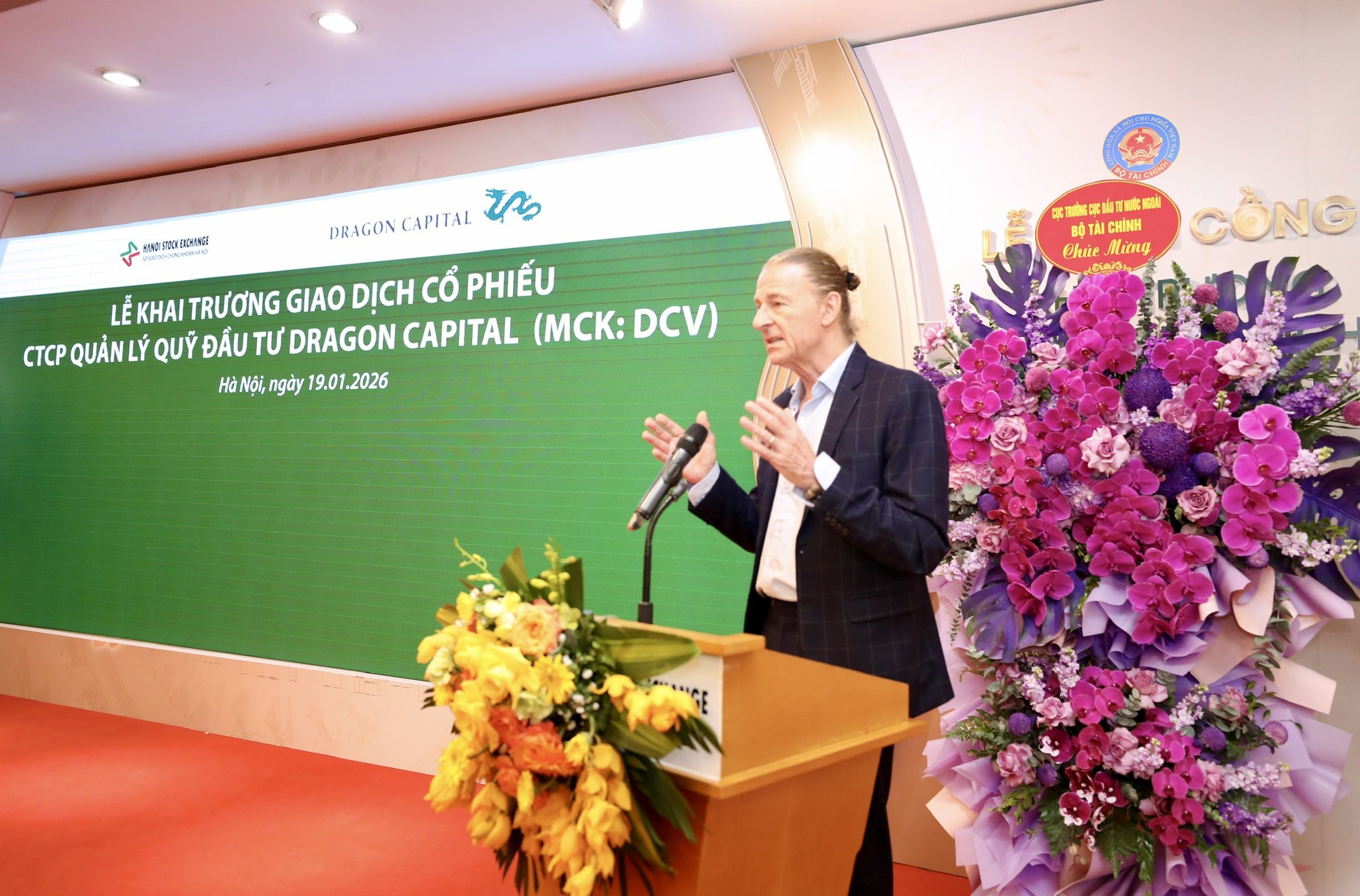 Cổ phiếu Dragon Capital (DCV) tăng kịch trần 40% trong ngày chào sàn chứng khoán - Ảnh 2