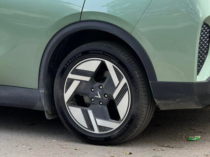 VinFast VF MPV 7 nhận cọc: Giá dự kiến 819 triệu đồng, mua sớm rẻ hơn, chênh 70 triệu với bản dịch vụ nhưng thêm loạt trang bị xịn - Ảnh 6