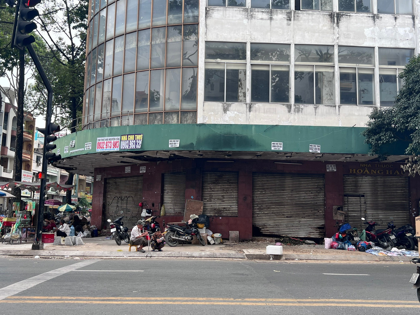 Cận Tết, mặt bằng đồng loạt treo biển cho thuê - Ảnh 10