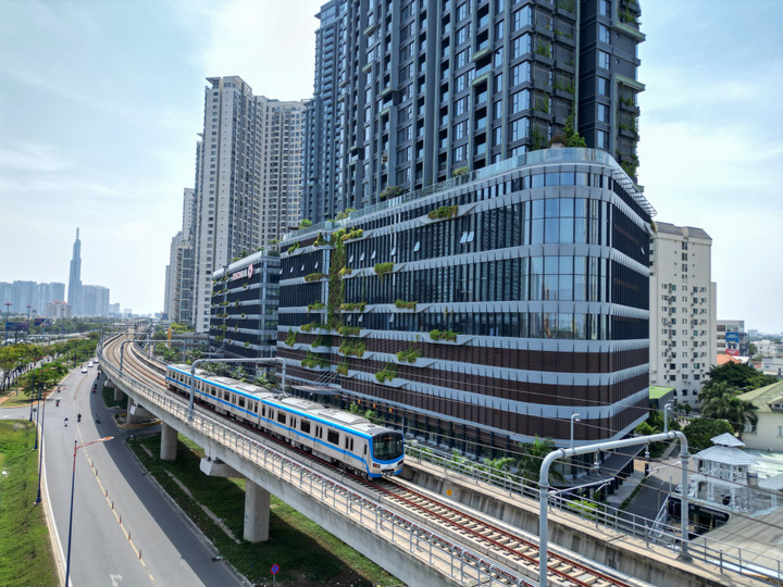 Nhìn lại bức tranh bất động sản TP.HCM năm 2025 - Ảnh 1