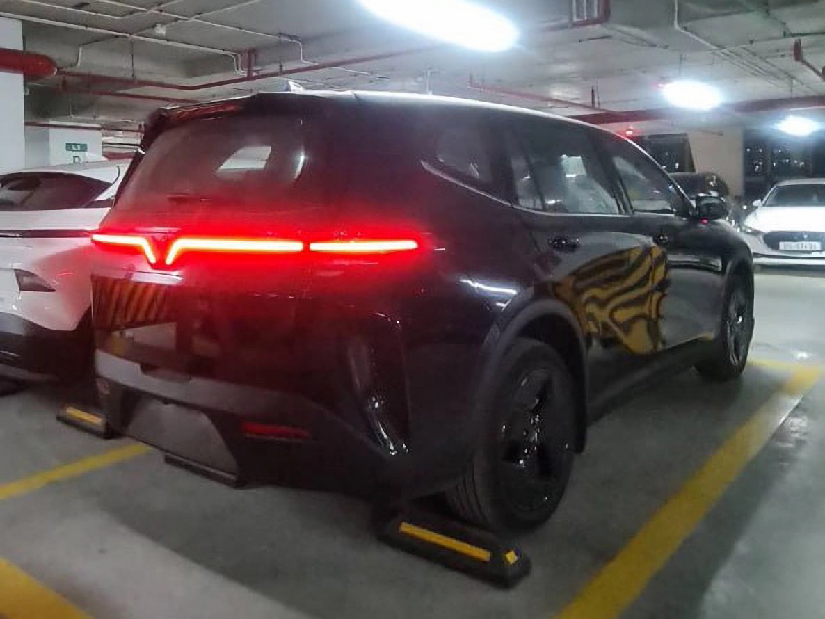 VinFast VF MPV 7 nhận cọc: Giá dự kiến 819 triệu đồng, mua sớm rẻ hơn, chênh 70 triệu với bản dịch vụ nhưng thêm loạt trang bị xịn - Ảnh 3