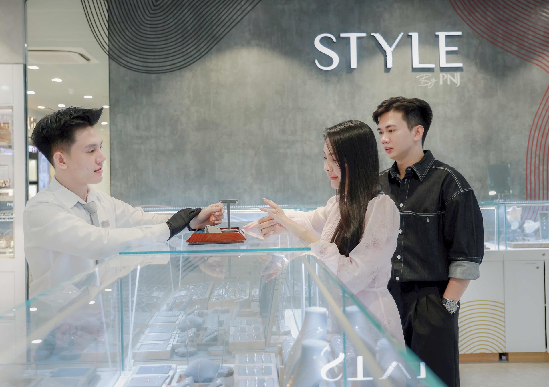 Giá vàng lên sát 170 triệu/lượng, doanh thu bán vàng của PNJ giảm 43%, điều gì tạo nên mức lãi kỷ lục gần 2.830 tỷ đồng? - Ảnh 4