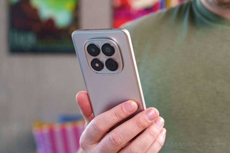 Mở bán đúng 3 ngày thu về doanh số 30.000 máy, dòng smartphone giá từ 6 triệu này có gì hot? - Ảnh 1