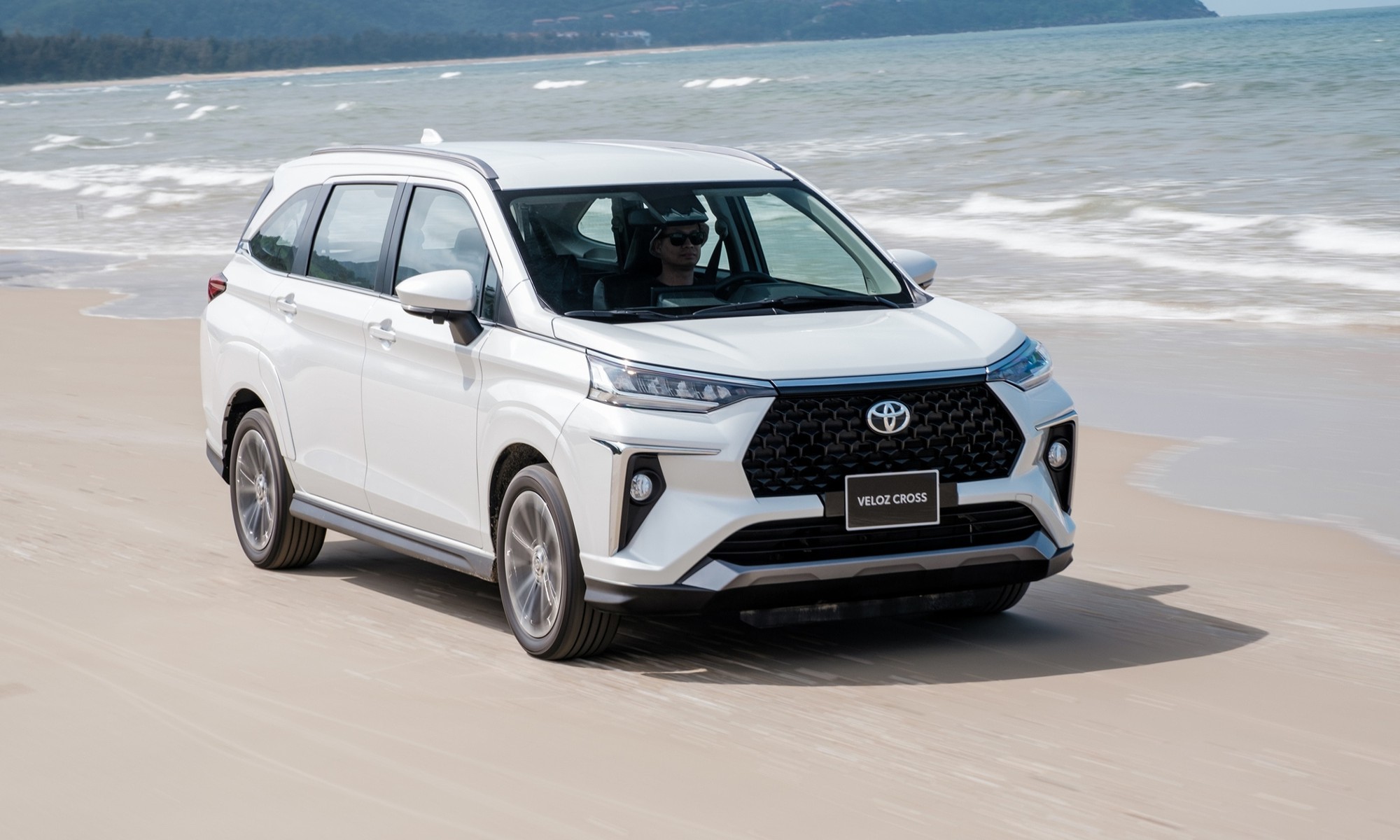 'Mở bát' 2026, các ông lớn VinFast, Toyota, Hyundai đã tung đòn kích cầu hạng nặng - thị trường ô tô năm nay sẽ thế nào? - Ảnh 2