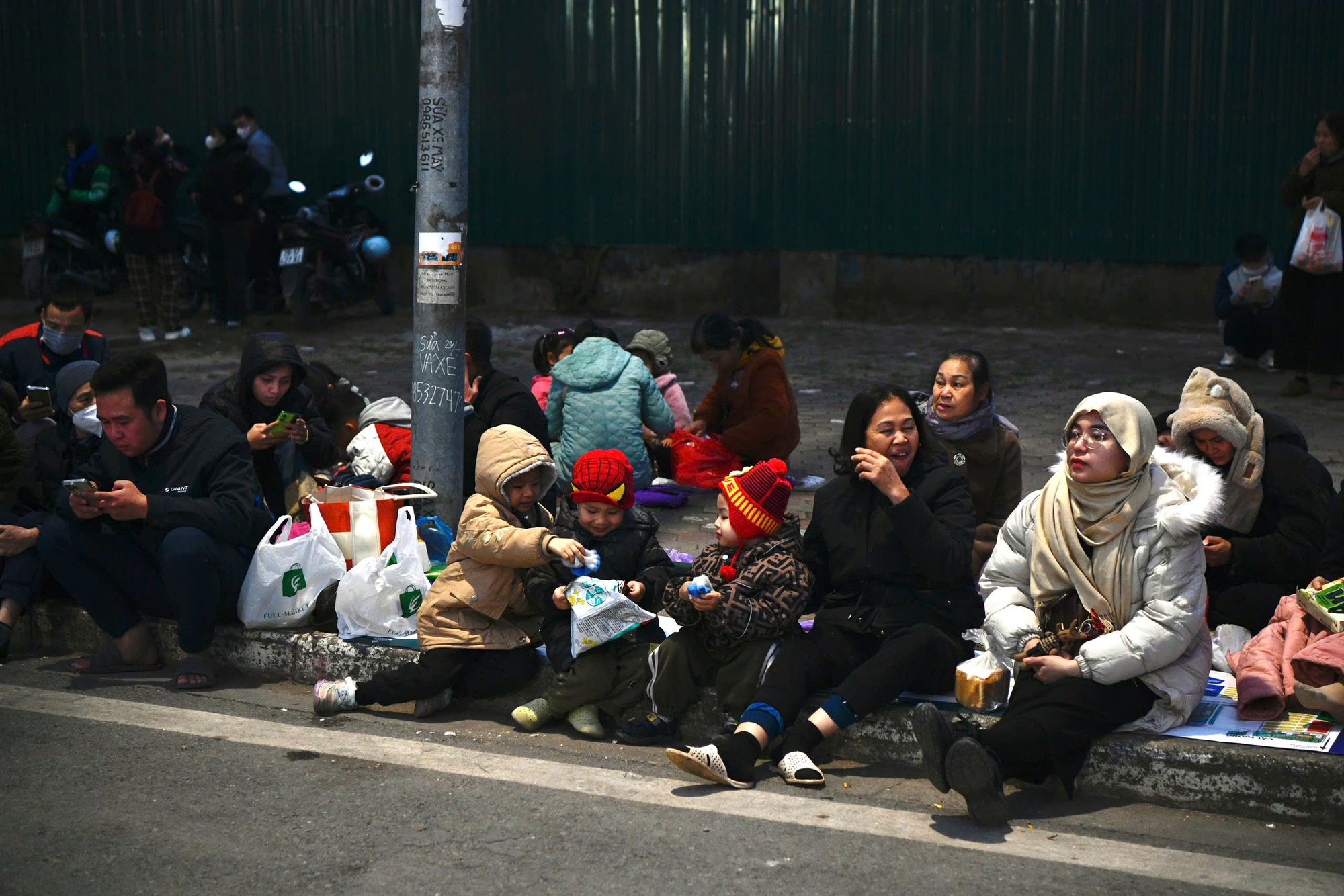 Nóng nhất Hà Nội hôm nay: Sun Group chuẩn bị 950 giàn phun, 4.400 ống pháo hỏa thuật cùng 4.600 pháo hoa nổ tầm cao, sẵn sàng cho “concert pháo hoa quốc gia” - Ảnh 10