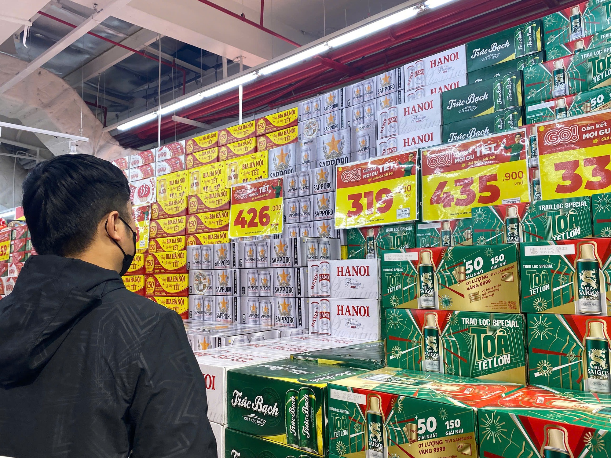 Bia Tết giảm giá sớm, ế khách dù bốc thăm tặng tiền, vé xem Word Cup 2026 - Ảnh 1