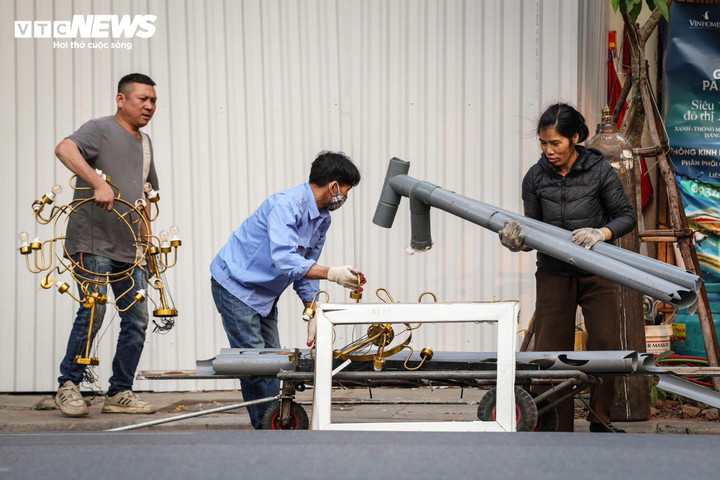 Loạt nhà ven Hồ Gươm di dời, người gom phế liệu kiếm tiền triệu mỗi ngày - Ảnh 4