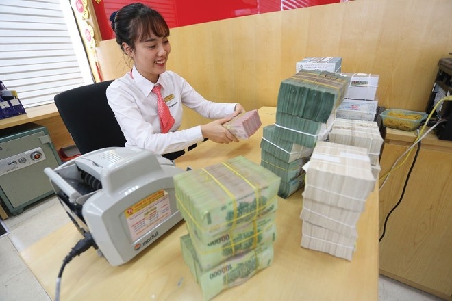 Chi phí vốn gia tăng, biên lãi thuần ngân hàng khó bứt phá - Ảnh 1