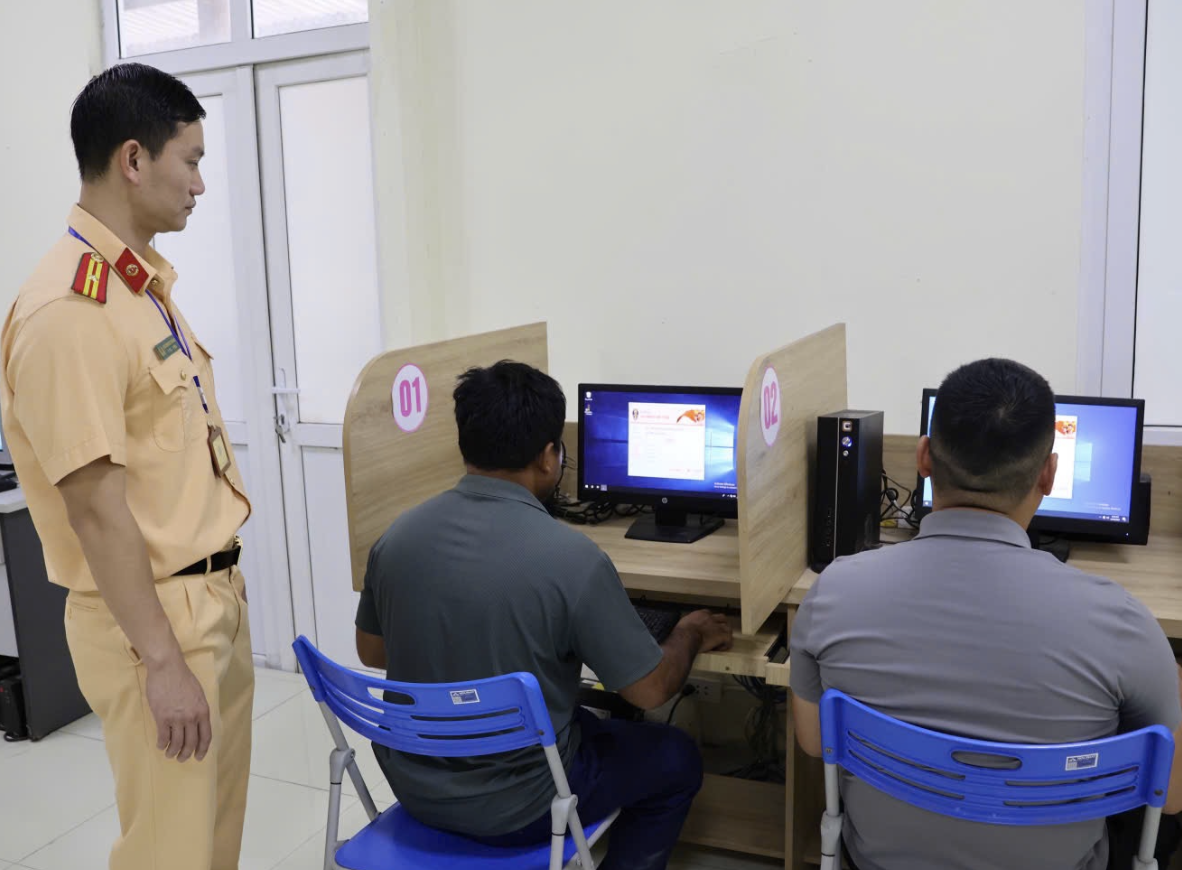 THÔNG BÁO: Người dân mang ngay giấy phép lái xe tới Phòng Cảnh sát Giao thông để làm một việc! - Ảnh 1