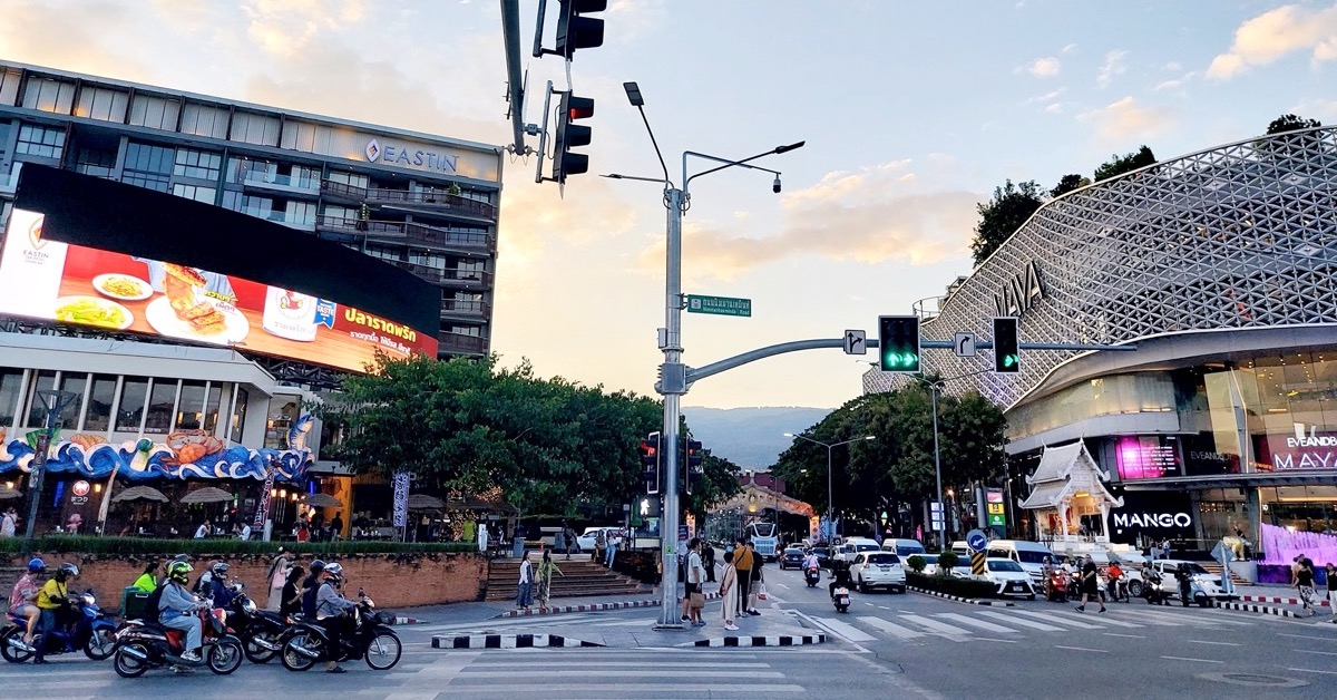 Láng giềng Việt Nam hiện đang sống ở năm 2569 - Ảnh 2