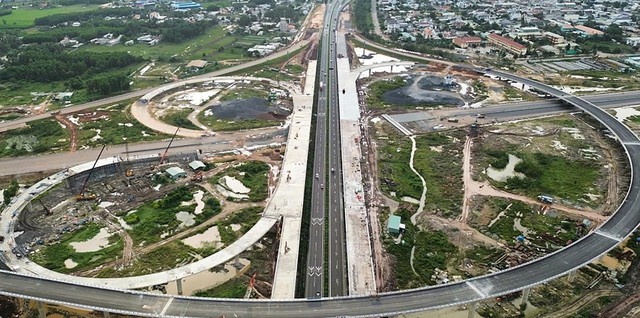 Siêu dự án 16 tỷ USD lớn nhất Việt Nam: 15.000 người "phủ kín" đại công trường ngày nghỉ lễ - Ảnh 4