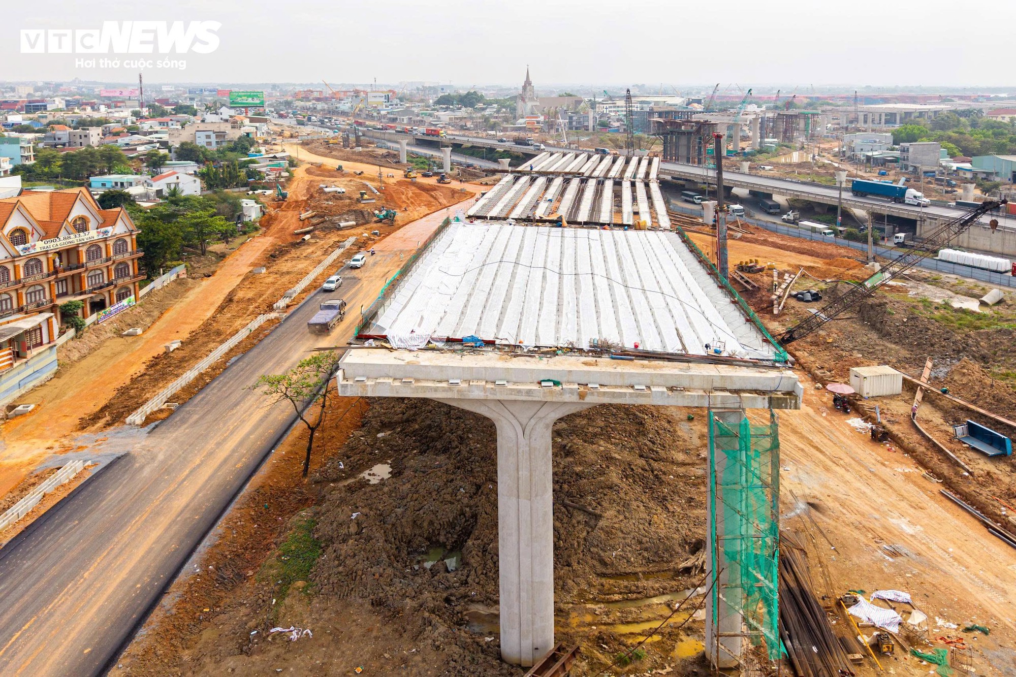 Đại công trường nút giao Tân Vạn chạy nước rút cuối năm - Ảnh 12