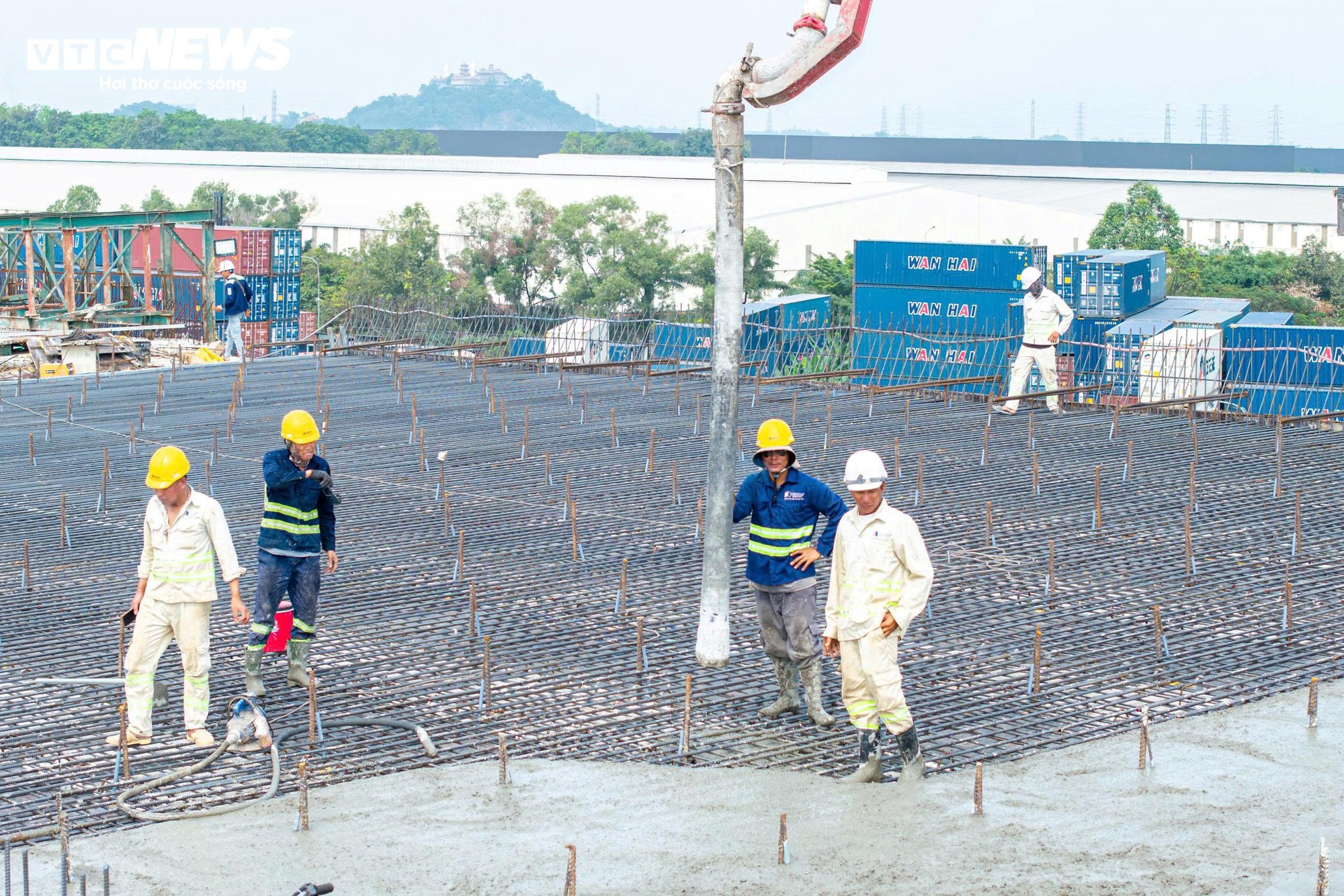 Đại công trường nút giao Tân Vạn chạy nước rút cuối năm - Ảnh 6