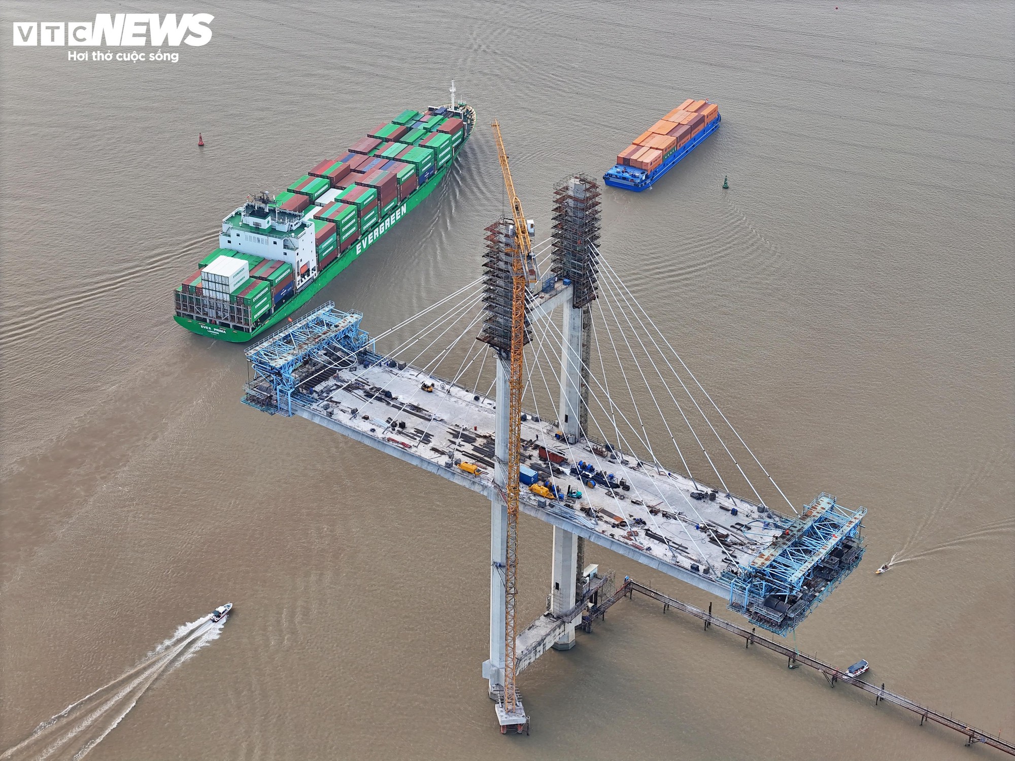 Cận cảnh đoạn cao tốc chưa thể khai thác do thiếu các điểm kết nối - Ảnh 9