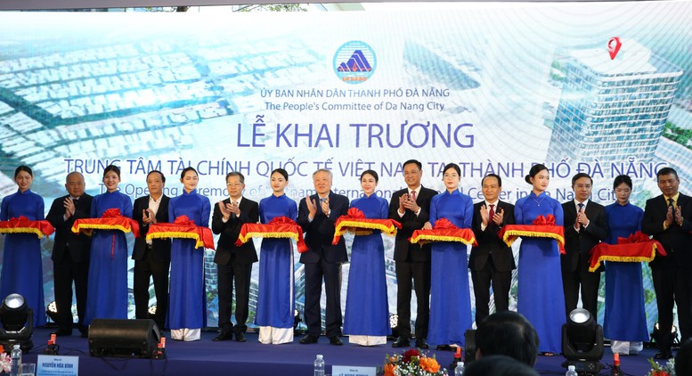 Phó Thủ tướng Thường trực Nguyễn Hòa Bình dự khai trương Trung tâm Tài chính Quốc tế Việt Nam tại Đà Nẵng - Ảnh 3