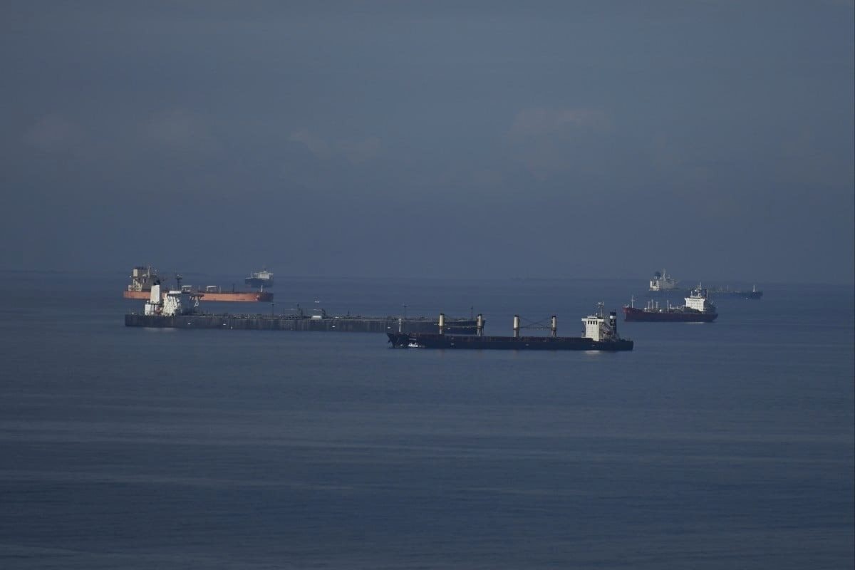 Đang trên đường đi nhận dầu do Venezuela trả nợ, siêu tàu chở dầu treo cờ Trung Quốc đột ngột quay đầu về - Ảnh 1