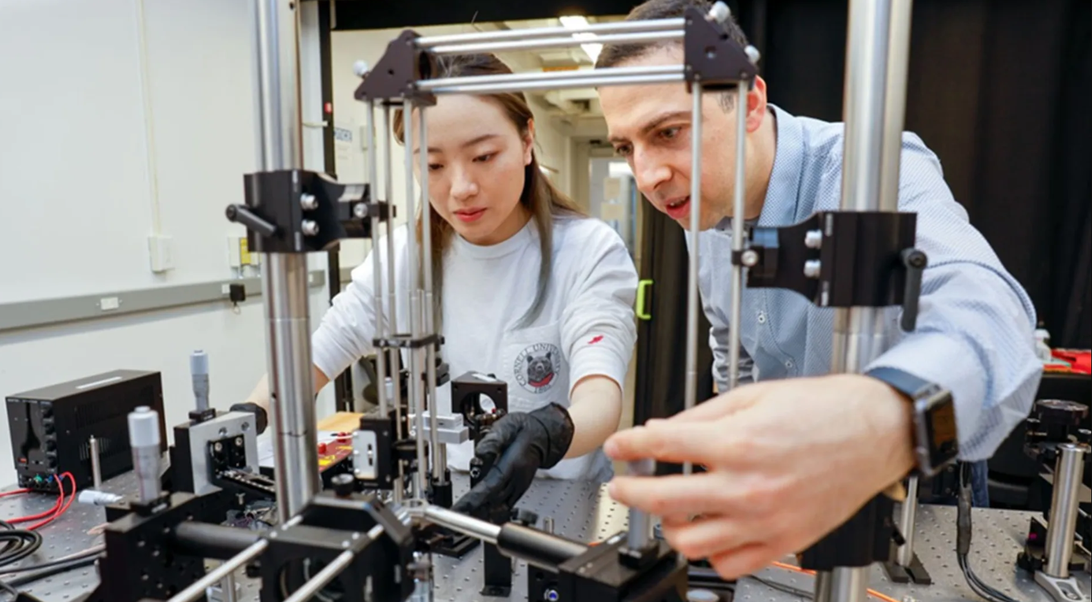 Phát hiện "lật đổ quy luật vật lý thống trị 70 năm" có thể rung chuyển ngành thiết kế tàu vũ trụ, áo giáp - Ảnh 1