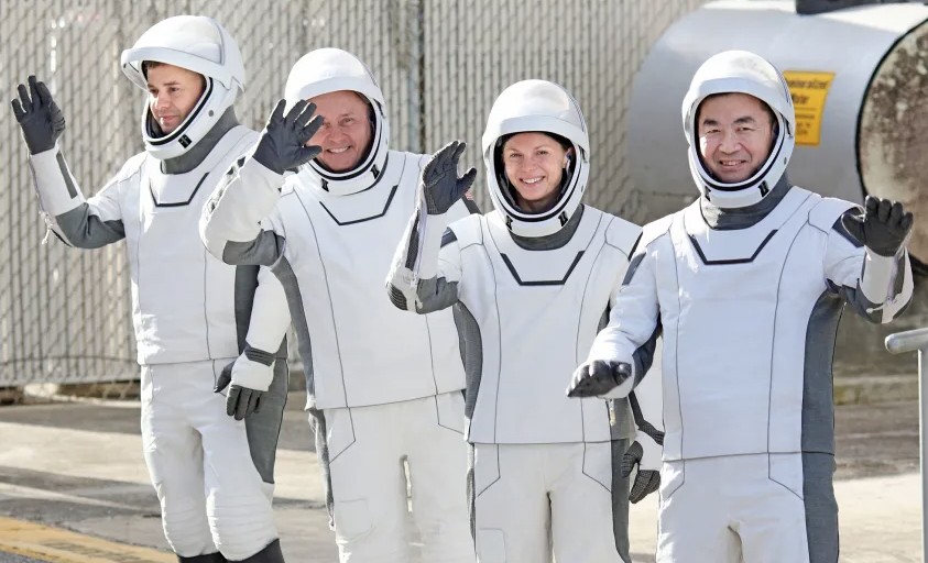 Lần đầu tiên trong lịch sử, 4 phi hành gia NASA bất ngờ quay về Trái Đất: Nguyên nhân được hé lộ - Ảnh 1