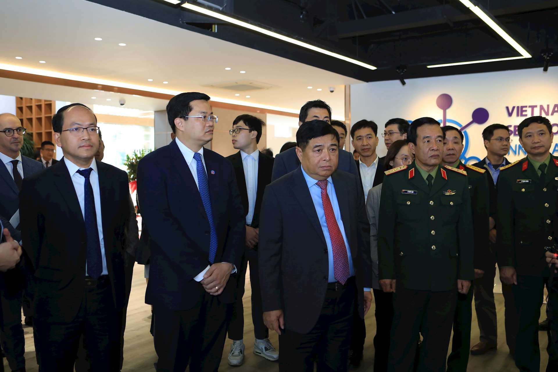 Từng hợp tác với Vingroup, Tập đoàn số 1 TG trong lĩnh vực 100 tỷ USD vừa thành lập 2 trung tâm ở VN - Ảnh 2