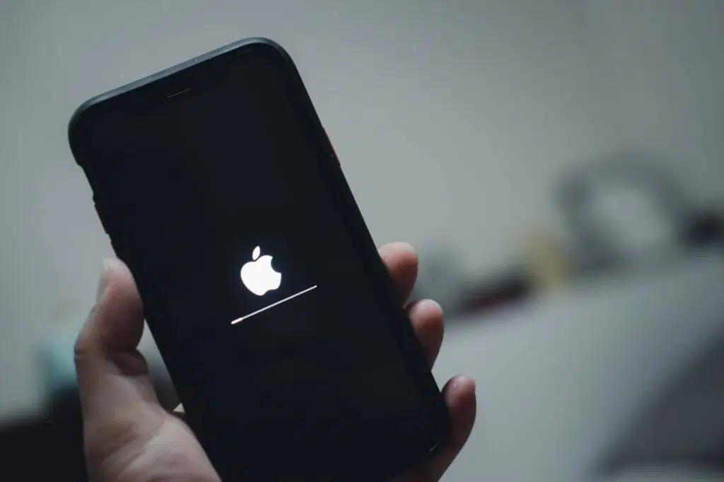 Người dùng iPhone cần khởi động lại ngay lập tức! - Ảnh 1