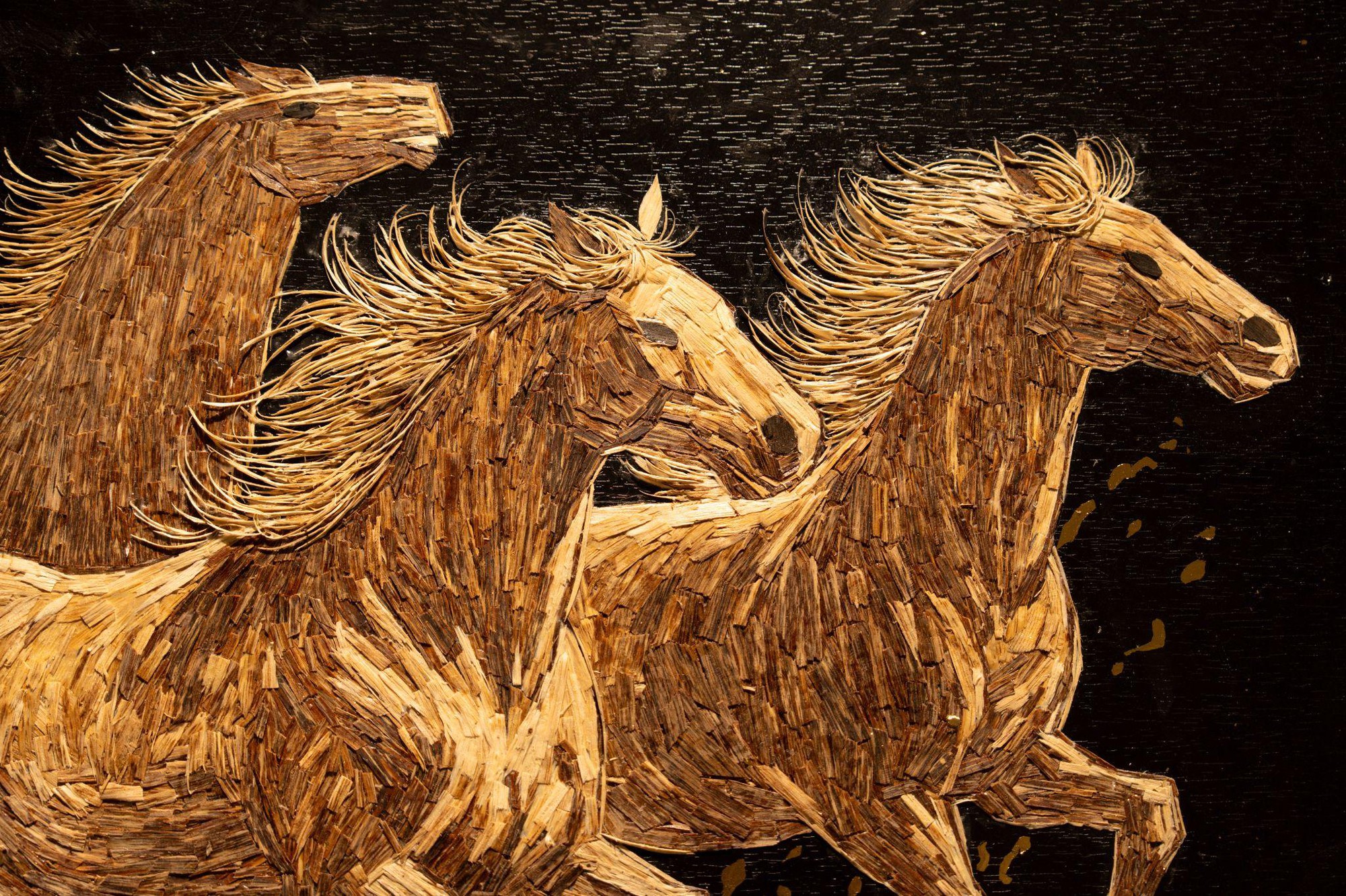 Thiên Mộc Hương lần đầu tiên ra mắt tranh trầm hương đắp nổi Mosaic - Ảnh 1