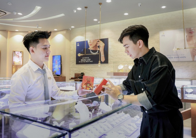Vàng trang sức dần thay thế vàng miếng trong mùa sắm Tết - Ảnh 1