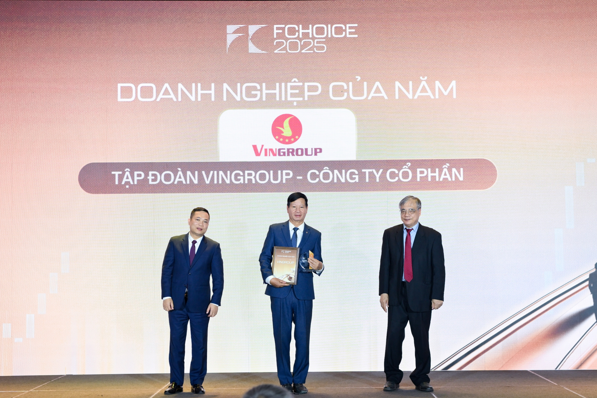 Lễ trao giải FChoice 2025: Vinh danh những thành tựu đầu tiên của Việt Nam trong Kỷ nguyên vươn mình - Ảnh 1